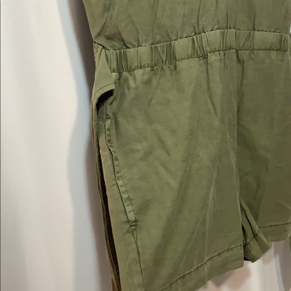 JustFab Green Romper - Picture 2 of 4